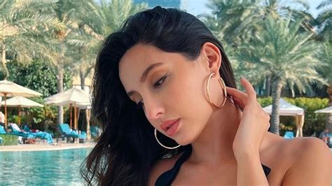 nora sexy pic|These pictures of Nora Fatehi enjoying her pool day in a black。